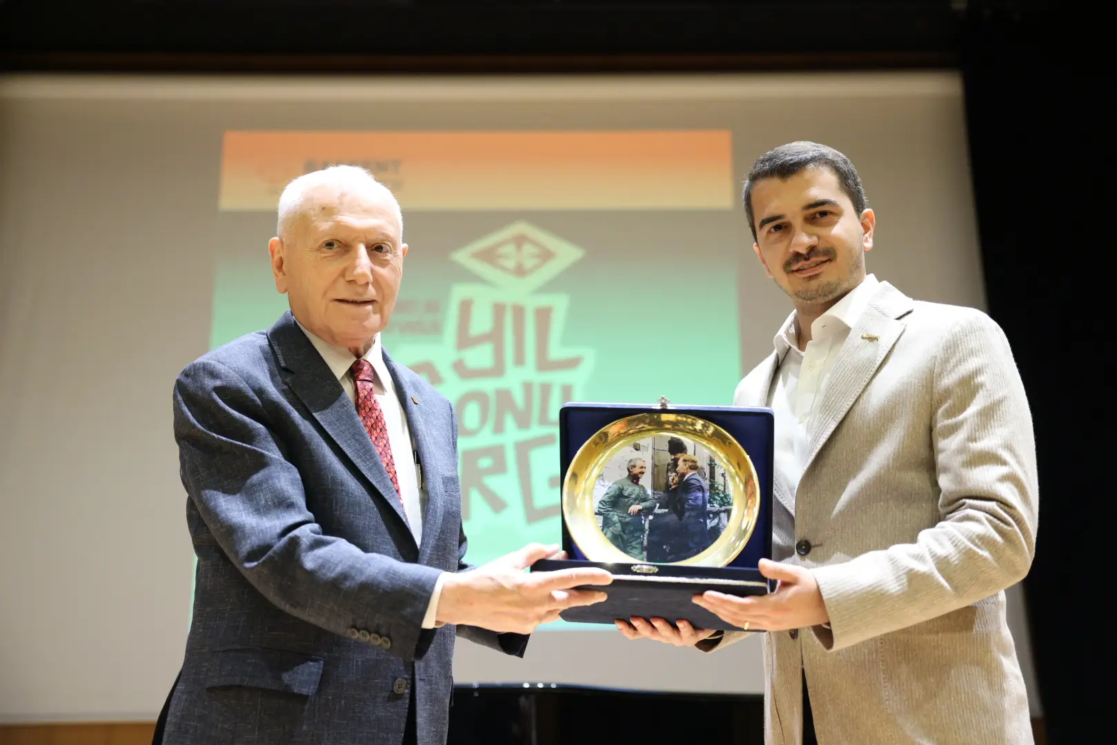 Hüseyin Can Güner ve Mehmet Haberal Yeni Mezunların Sergisine Katıldı
