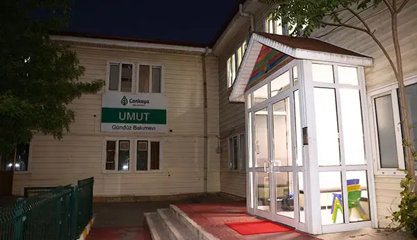 GECE KREŞİ